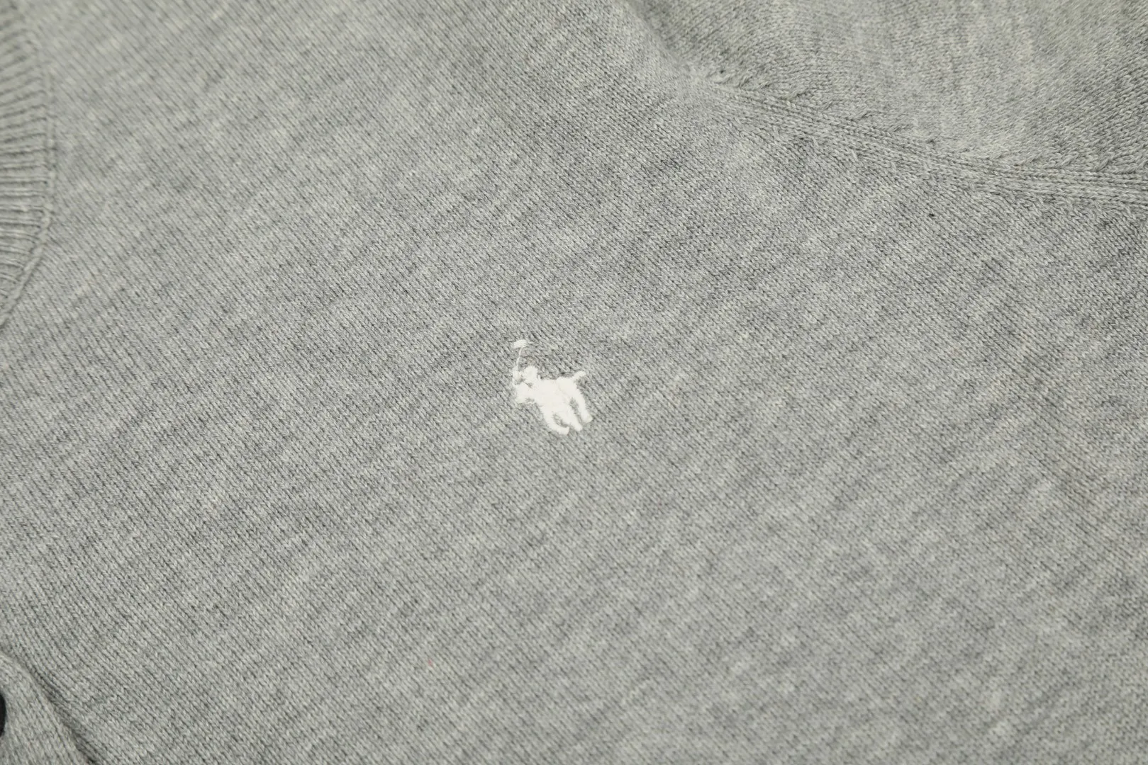 🅿️190 "Top Quality" Style Number: DS010# [Ralph Lauren Solid Color Round Neck Basic Pony Embroidered Logo Knitted Cardigan Long Sleeve] ✅Ralph Lauren Classic Basic Versatile Jersey Cardigan Long Sleeve Small Jacket ✅Main supplier of platform live broadcast wholesale entities ✅ZP quality 1:1 pattern making Scan the code to enter the GF website Counter quality ✅Details and quality The only one in Guangzhou Imported quality cotton yarn Mainly high-end Cost-effective, good quality, no need to say more ✅The version is restored to the original, loose, comfortable and stress-free, simple is high-end, classic is timeless ✅The upper body is simple and easy to match, a must-have for goddess ootd. Good-looking clothes are never picky. A must-have in the goddess’ wardrobe. Size: S-XL Color: Off-white, light blue, pink, khaki, army green, gray, navy, black, Chinese red, mint green